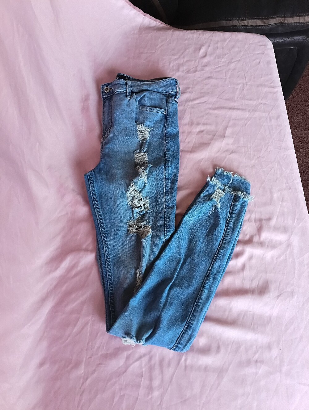 Hollister High Rise Super Skinny classic stretch destroyed jeans size 9L